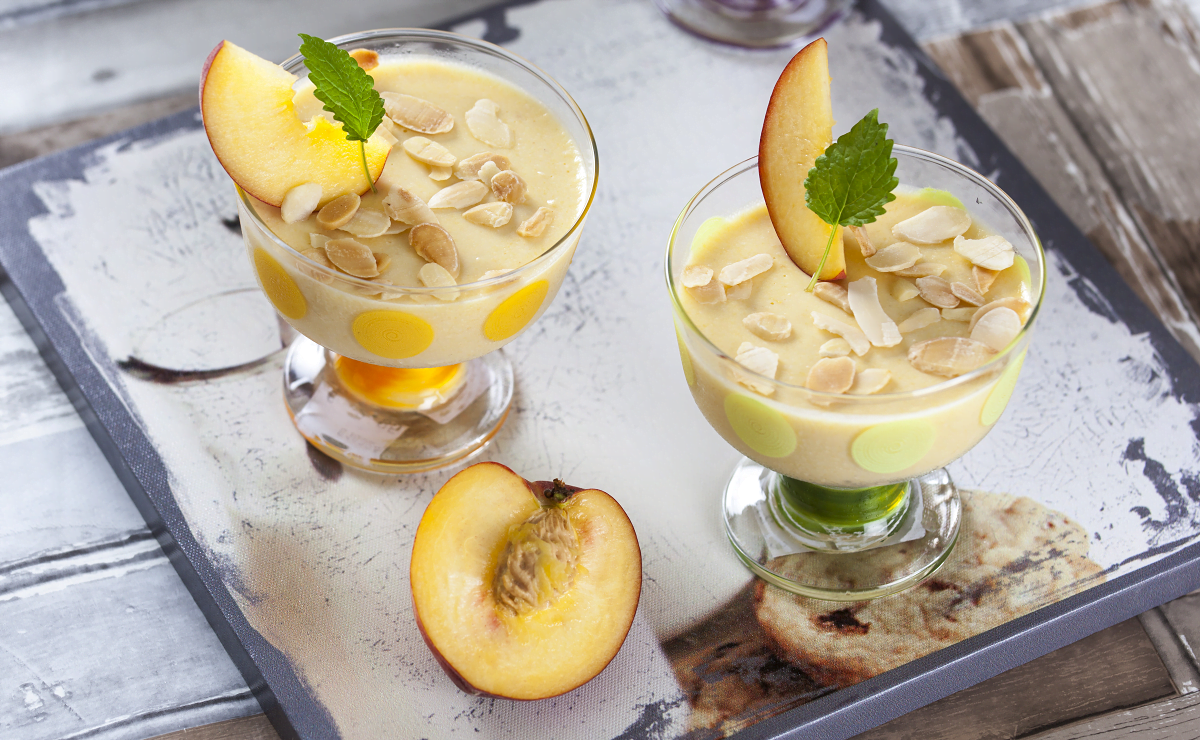Creme de pêssego com iogurte e amêndoa