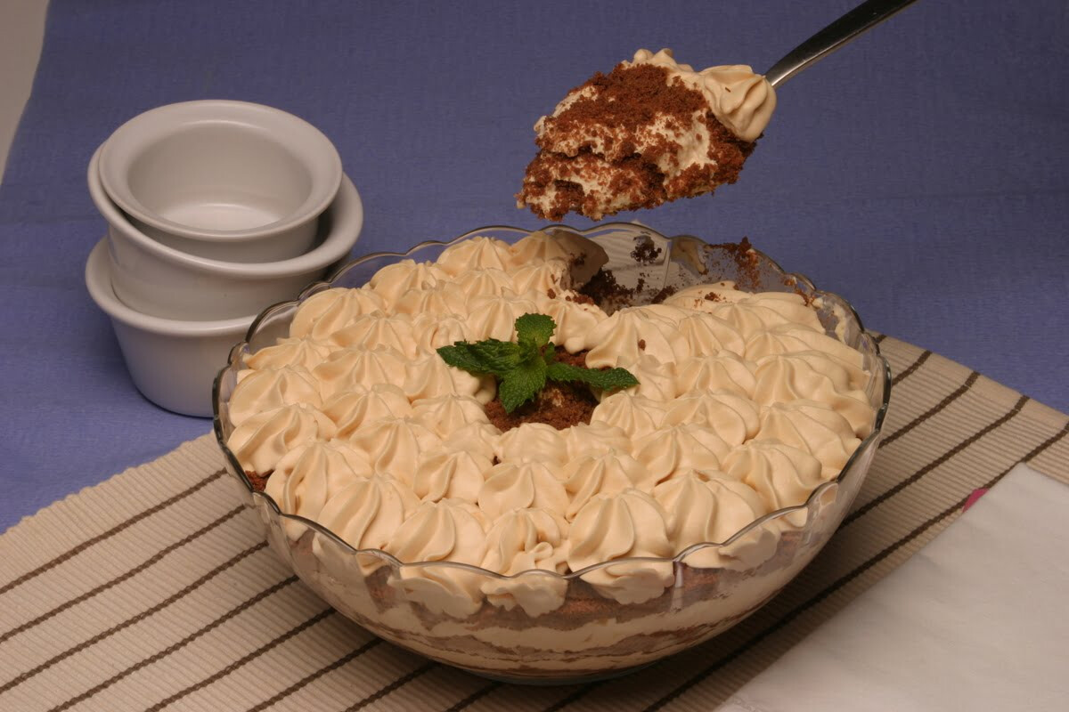 Delícia de leite condensado e bolachas de chocolate