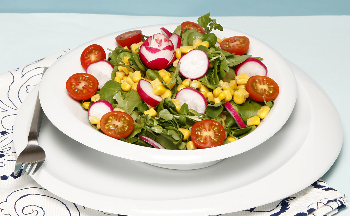 Salada fresca de agrião com rabanetes