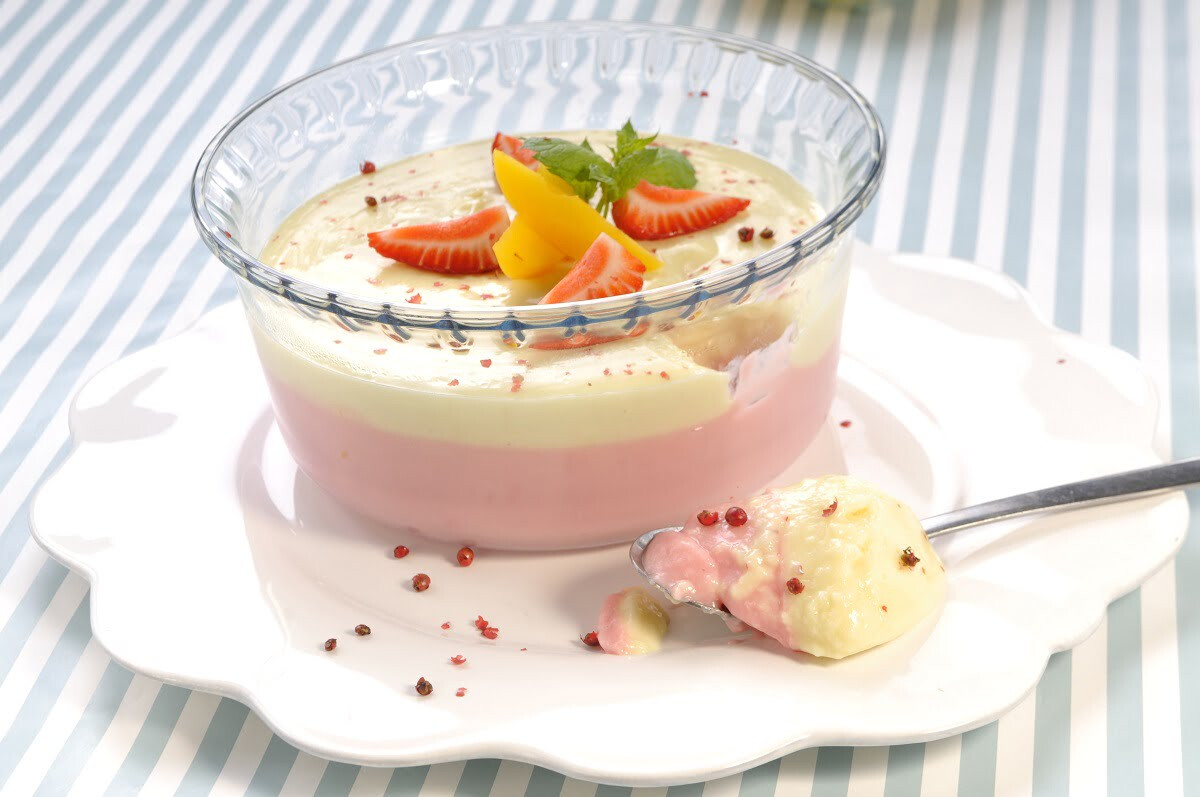 Pudim de pêssego e morango