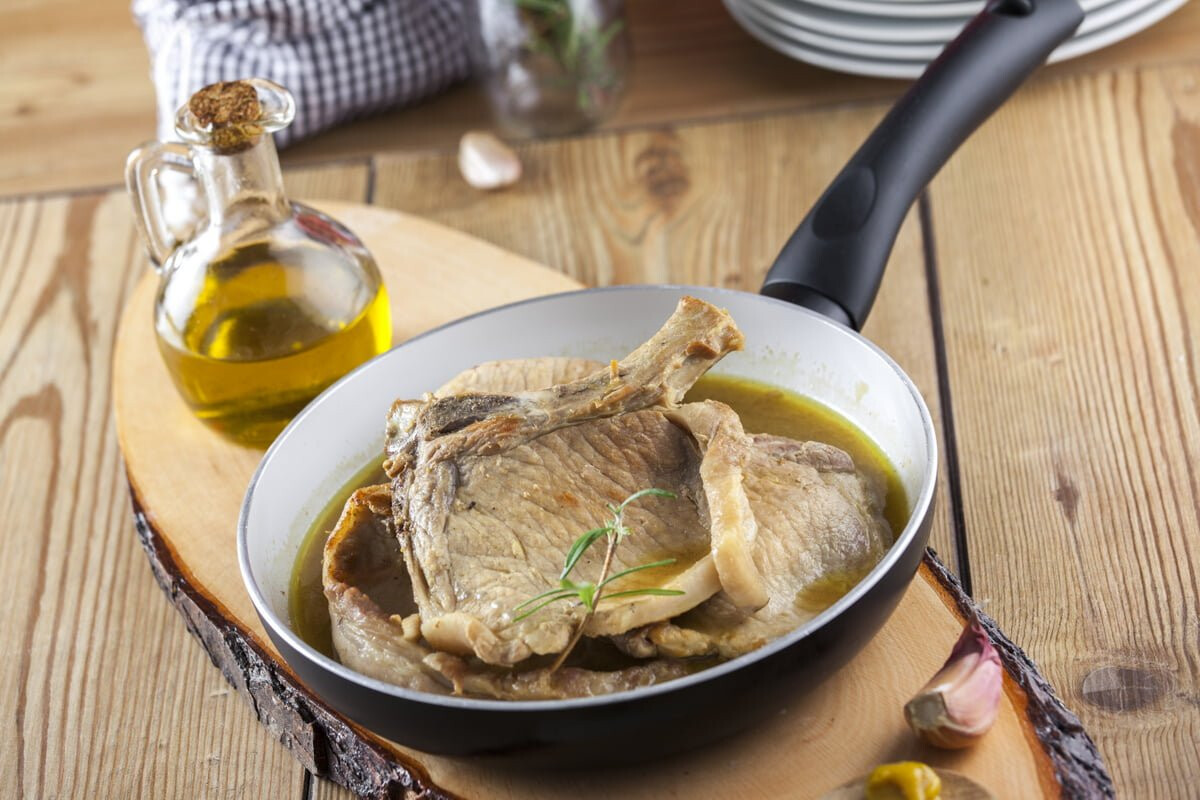 Costeletas de porco com molho de mostarda