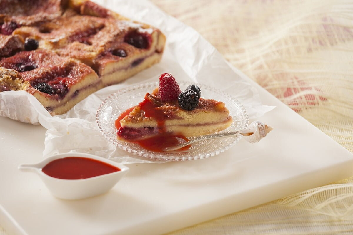 Pudim de frutos vermelhos e brioche