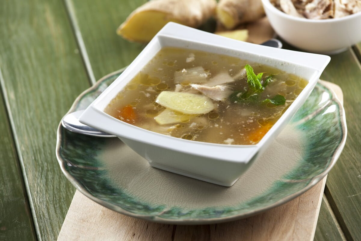 Canja de galinha com gengibre