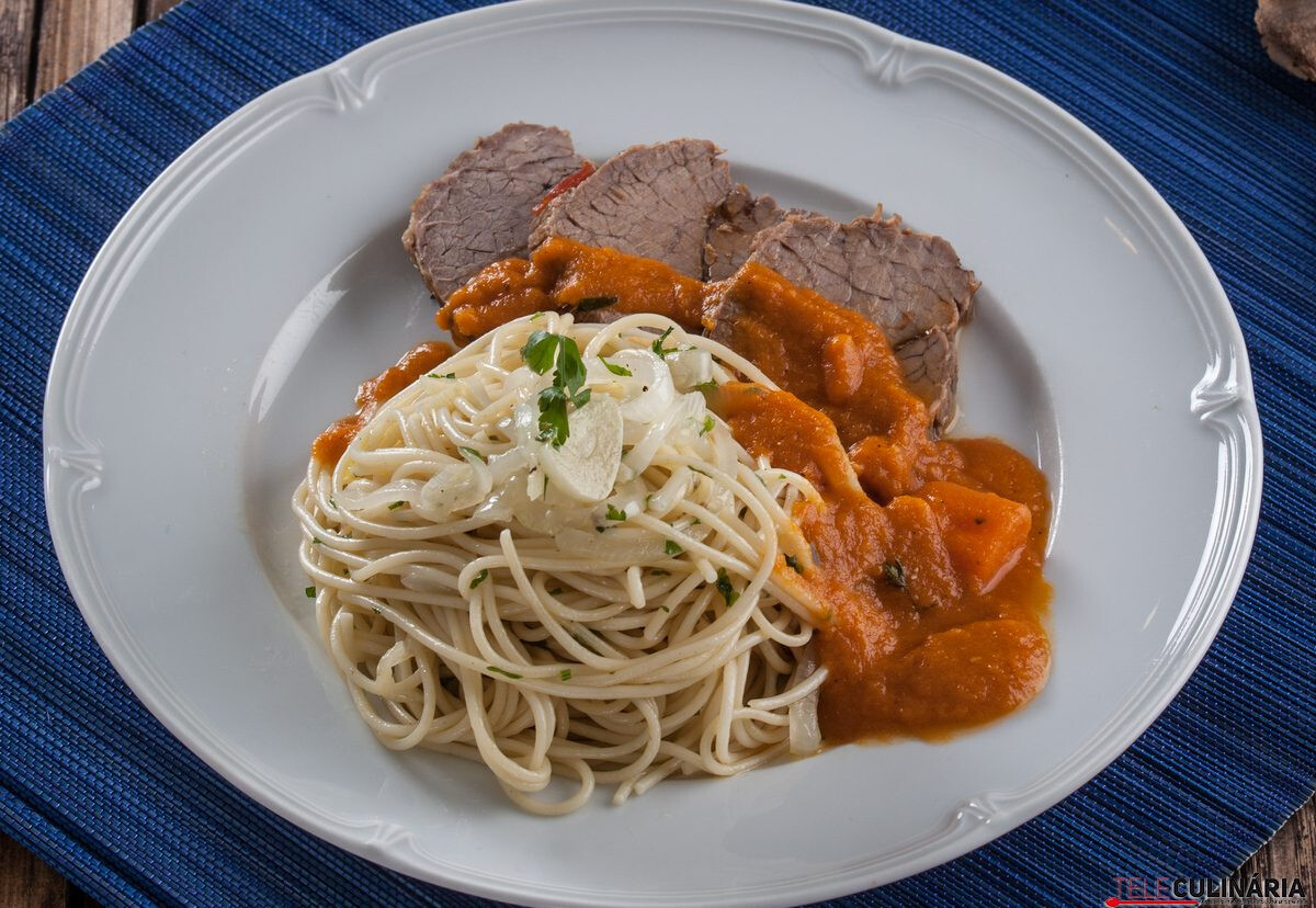 Carne estufada com cenoura