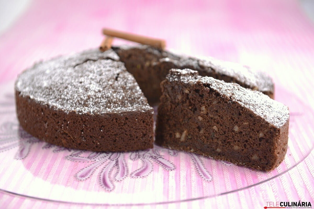 Bolo de alfarroba com curgete