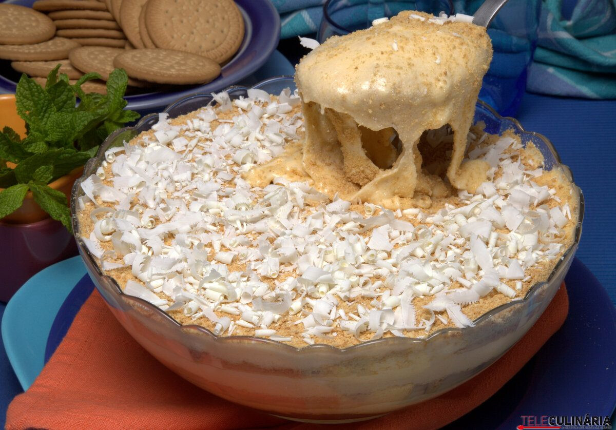 Mousse de chocolate branco com bolacha