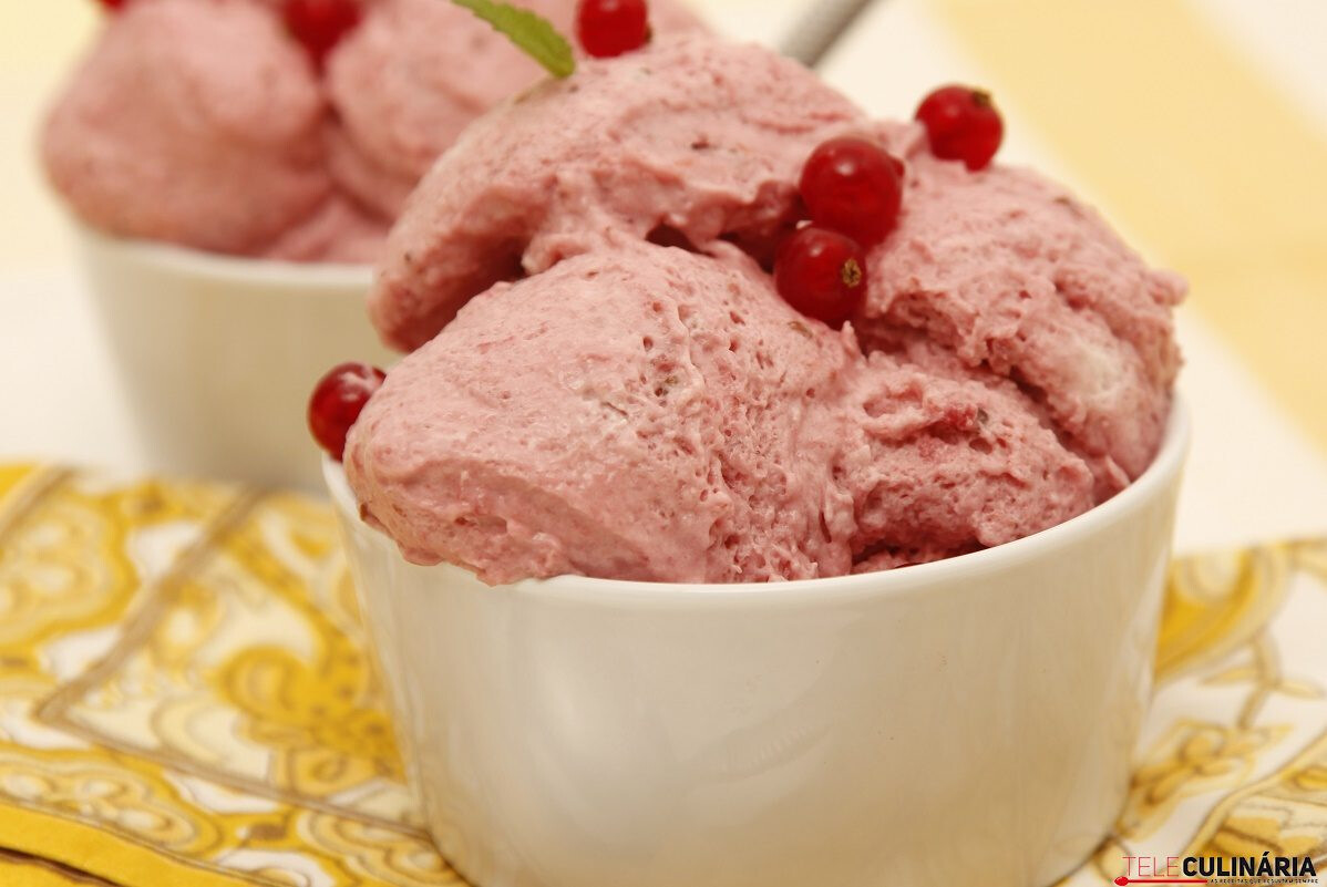 Mousse de frutos vermelhos (robot de cozinha)