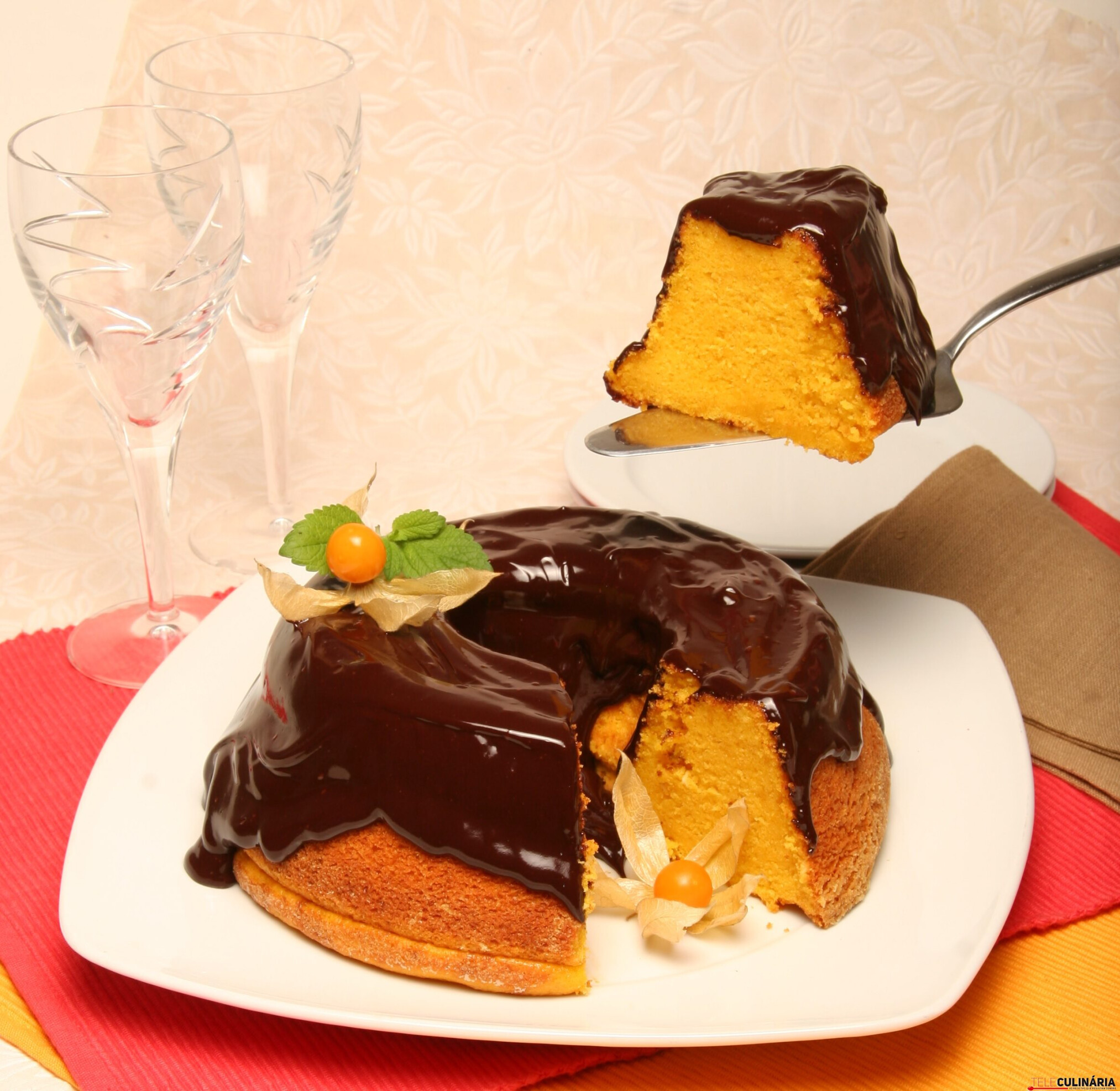 Bolo de cenoura coberto (robot de cozinha)