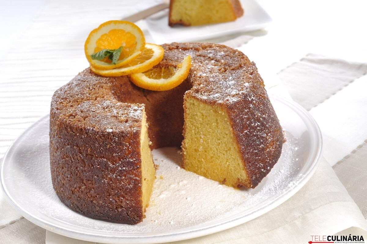Bolo de laranja com sua calda