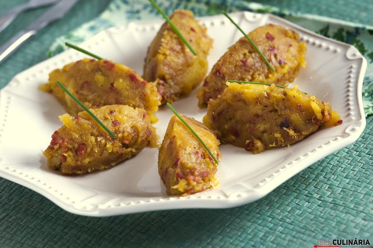 Migas de batata-doce, chouriço e tomate