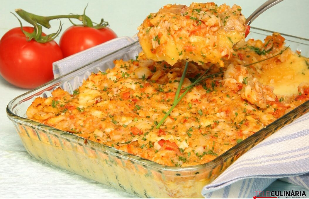 Pescada no forno com tomate e ovos