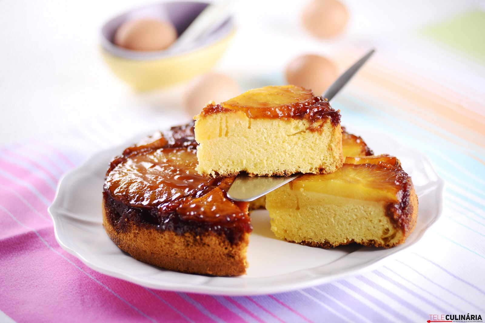 Bolo de ananás e caramelo (robot de cozinha)