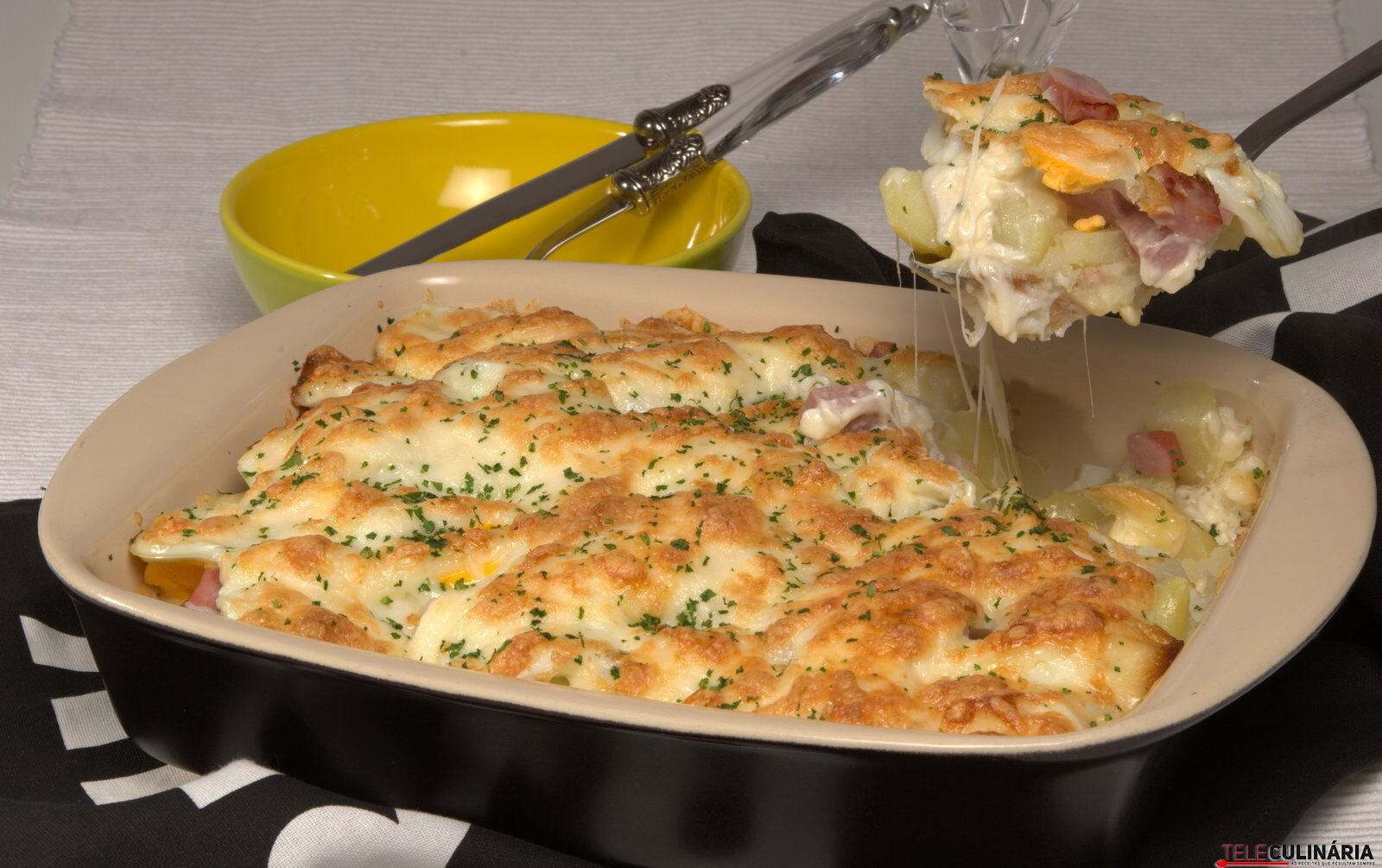 Batatas mistas com queijo e fiambre