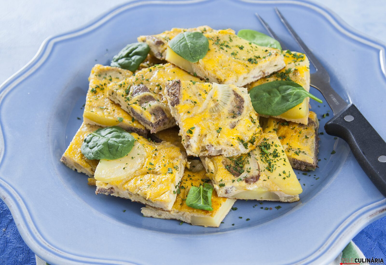Tortilha de carne com cebola e batata
