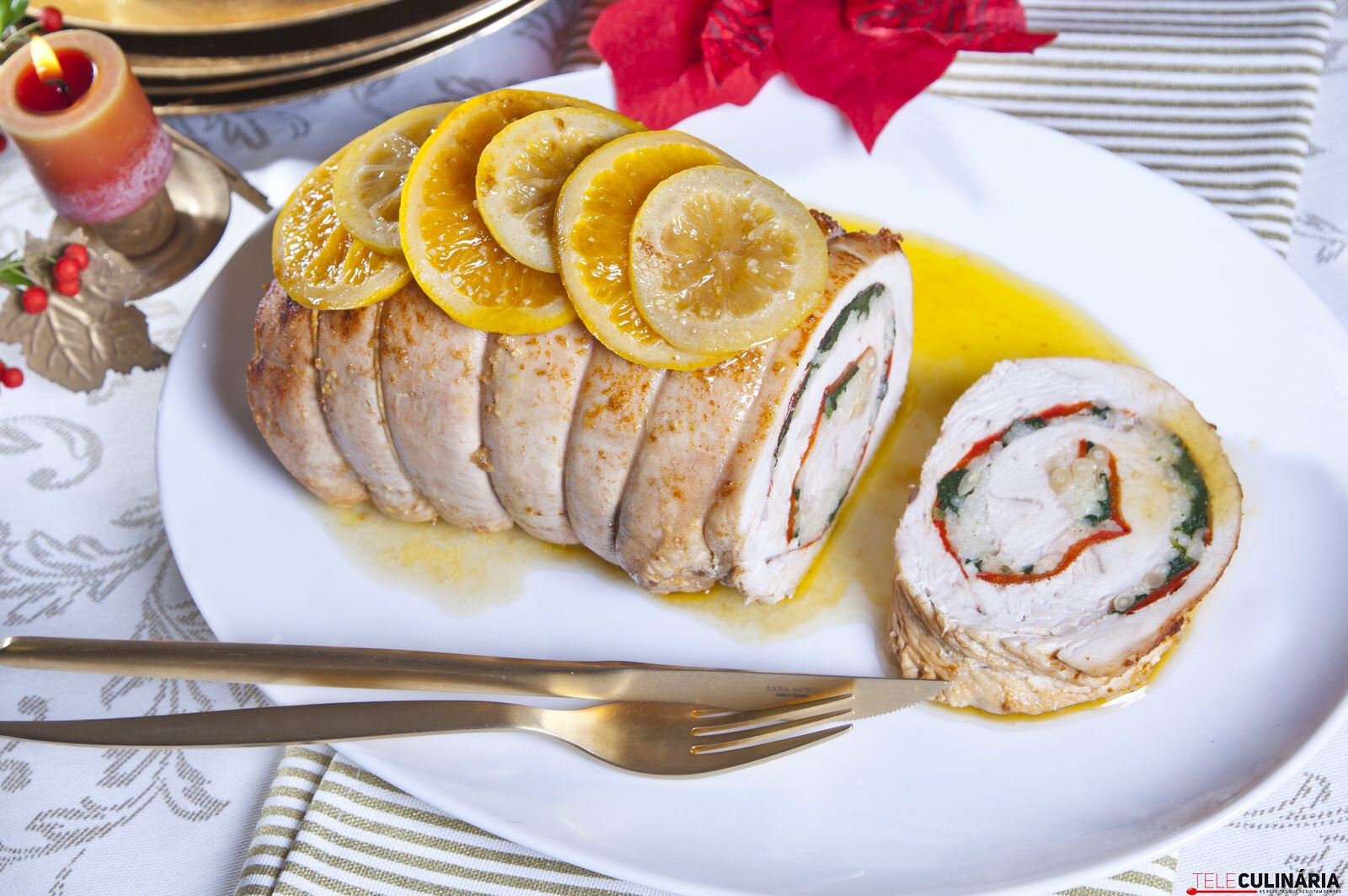 Peito de peru recheado com arroz de pinhões e legumes