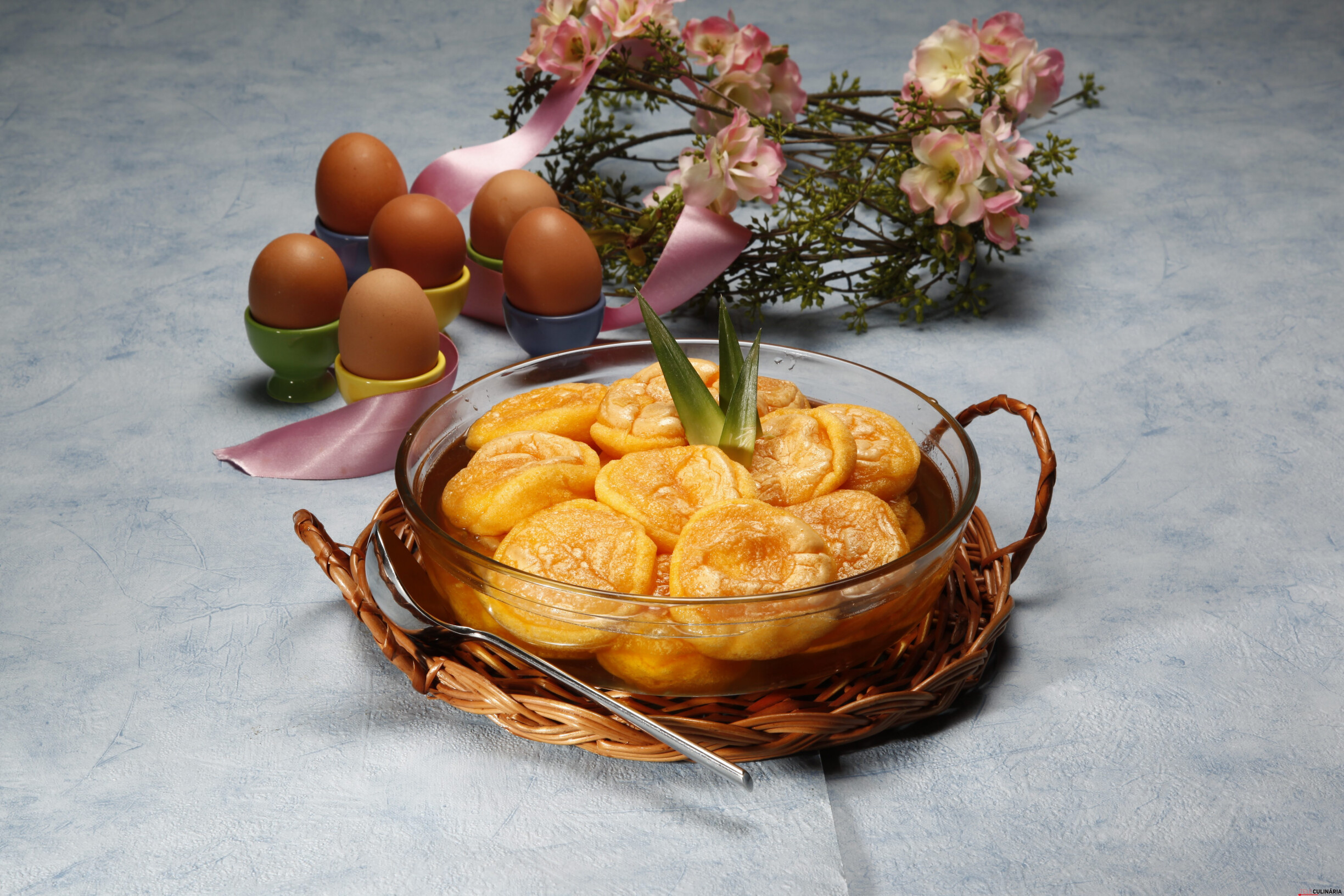 Papos de anjo em calda de ananás