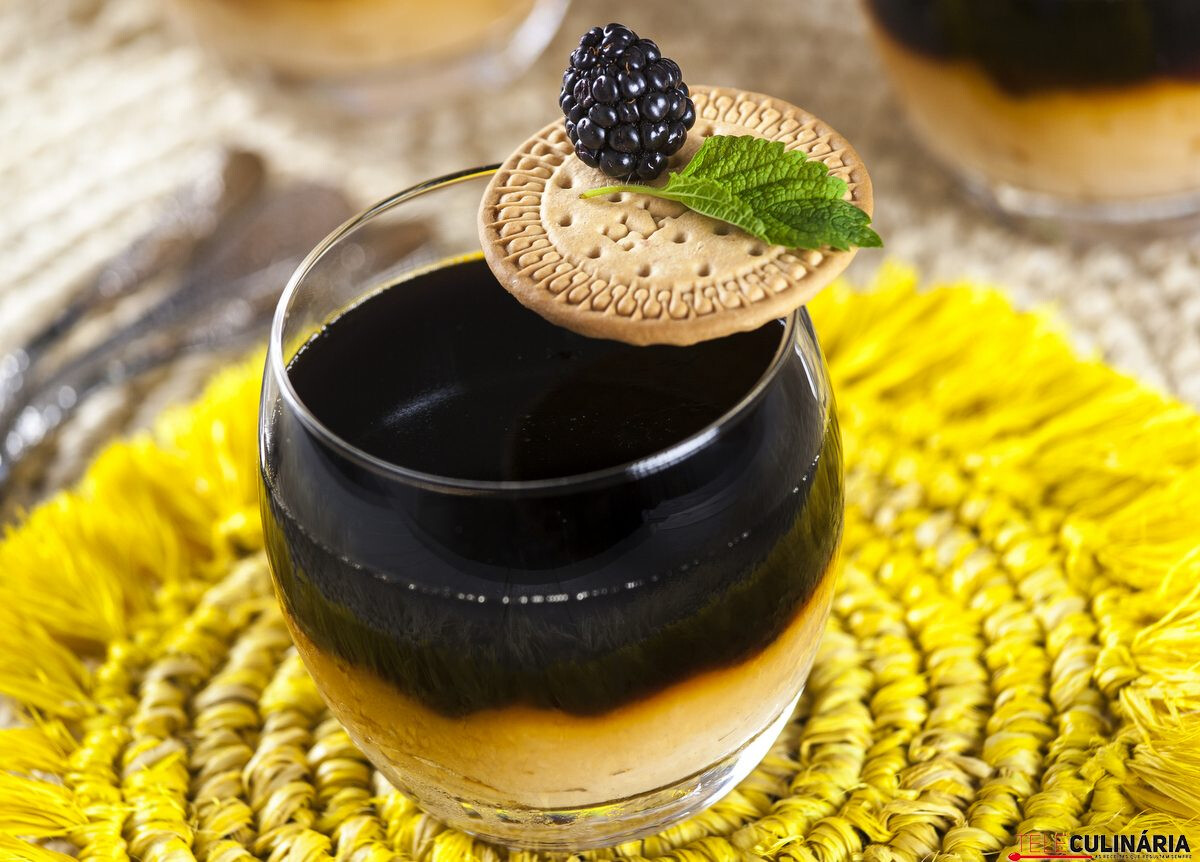 Pudim de bolachas com creme de café