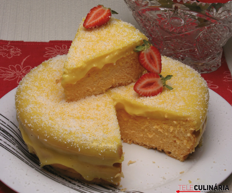 Bolo com creme delícia