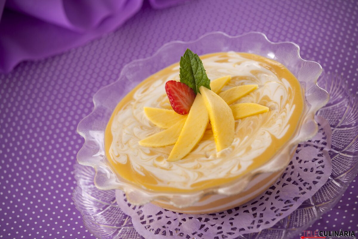 Doce de manga com iogurte grego