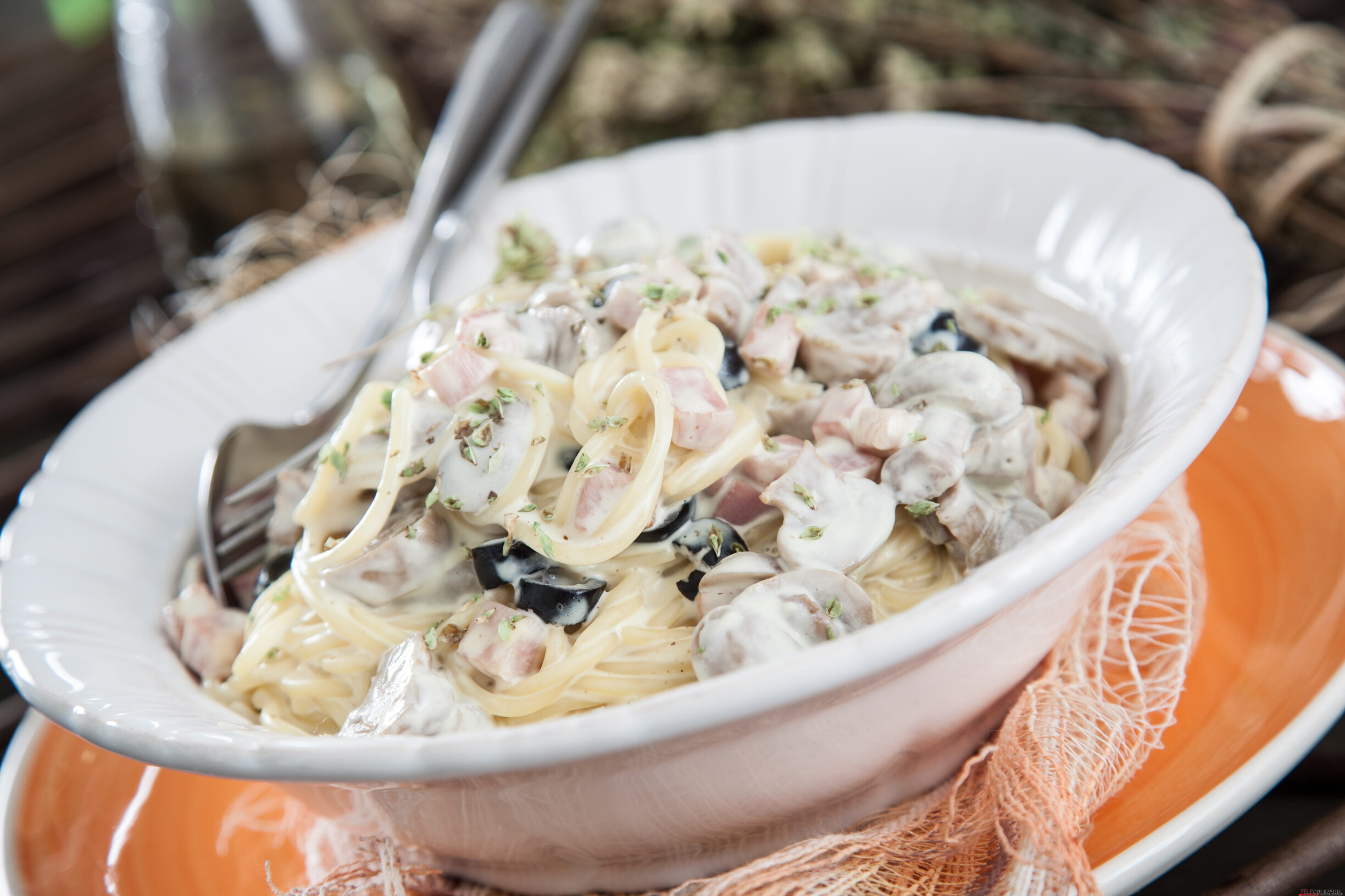 Carbonara de cogumelos e bacon