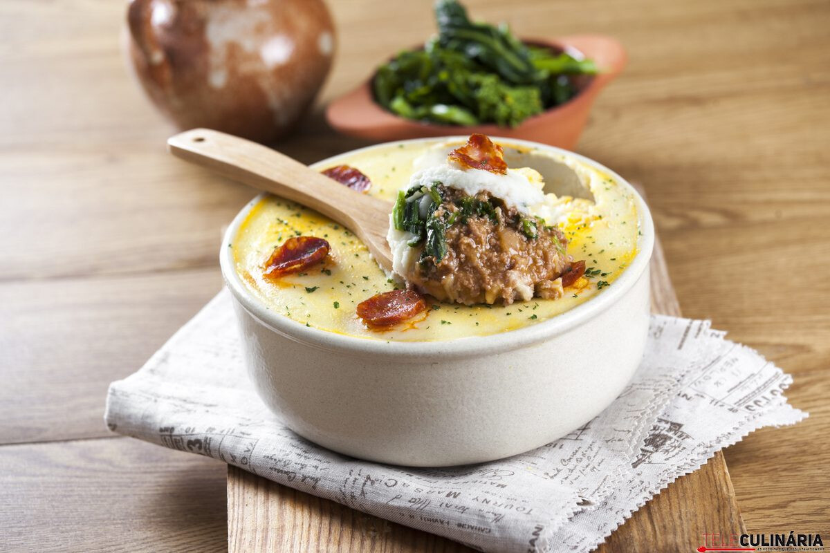 Empadão de carne com grelos (robot de cozinha)