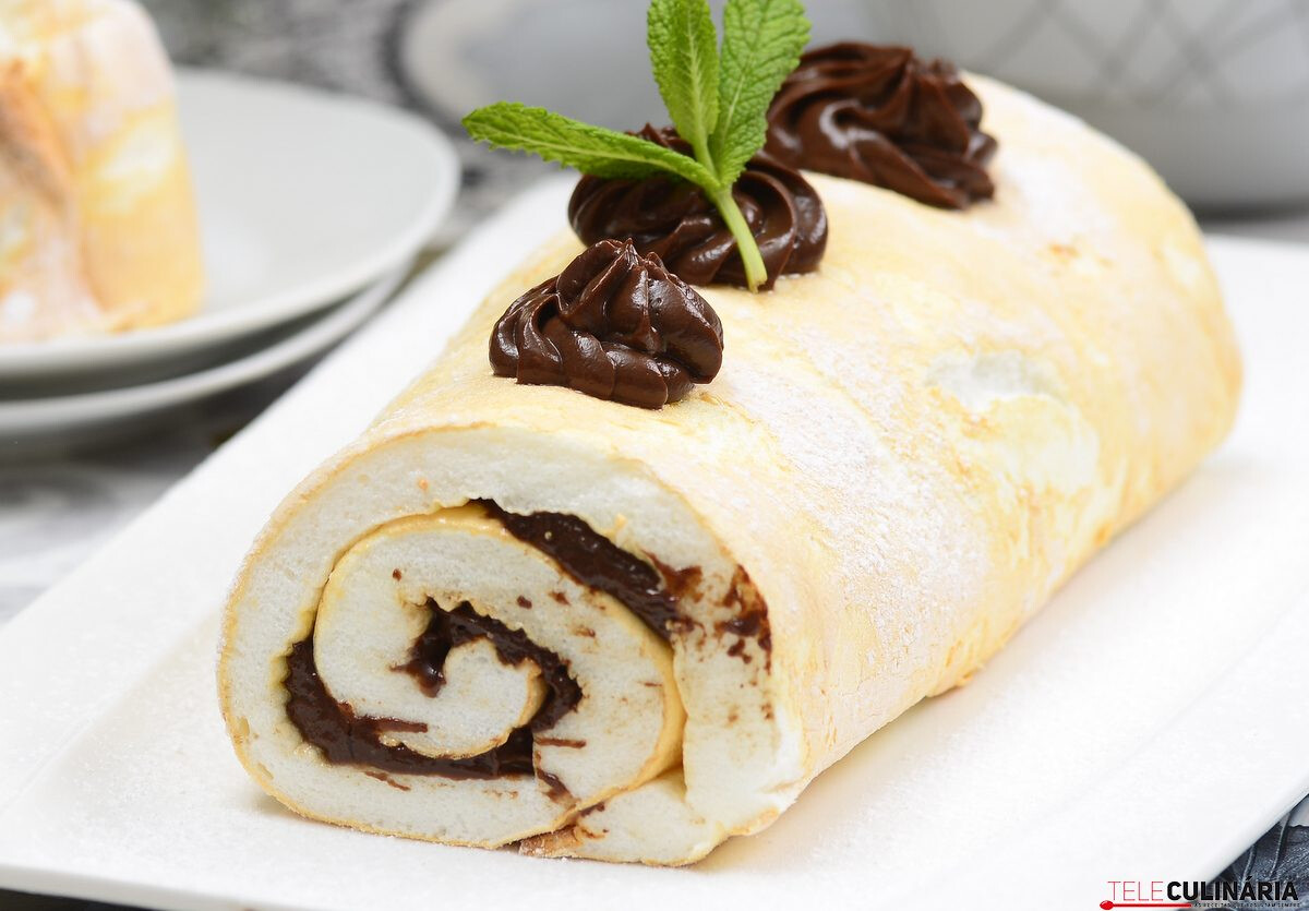 Torta de claras com creme de cacau