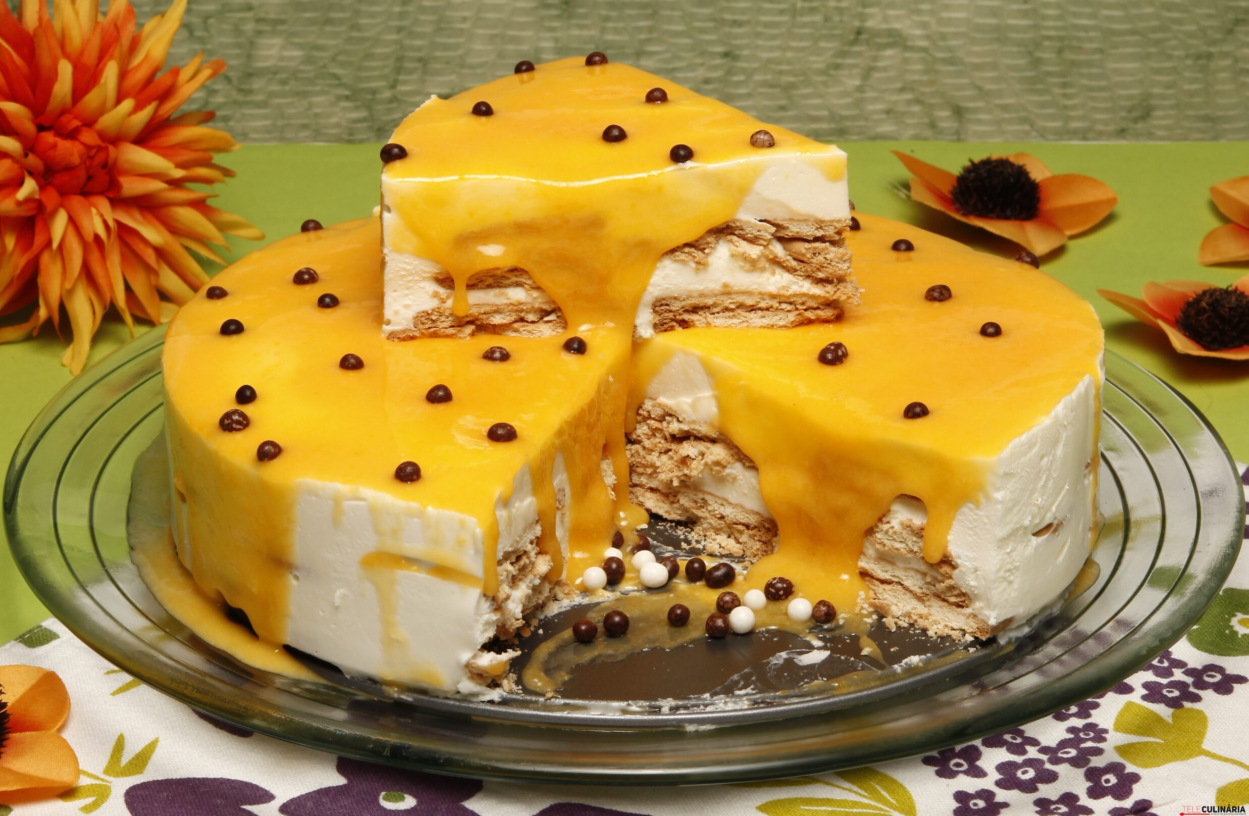 Semifrio de natas, bolacha e ovos-moles