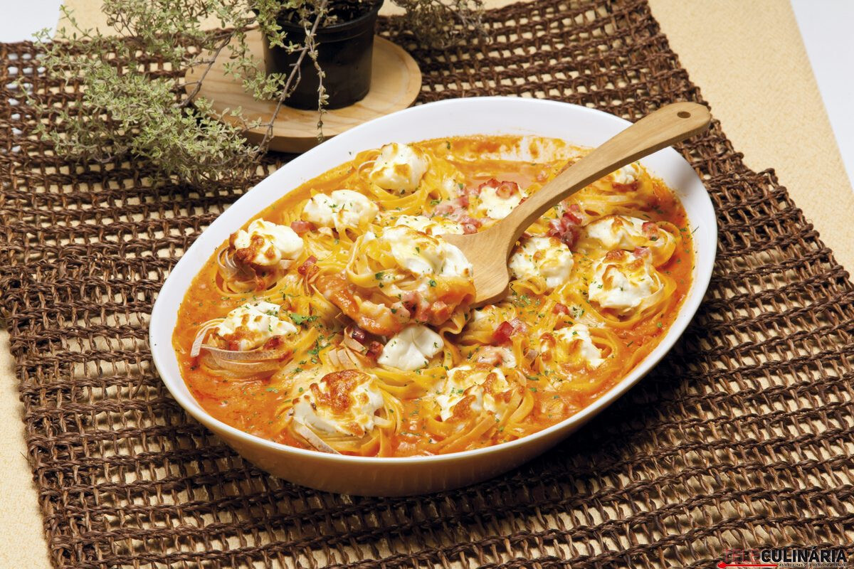 Ninhos de massa no forno