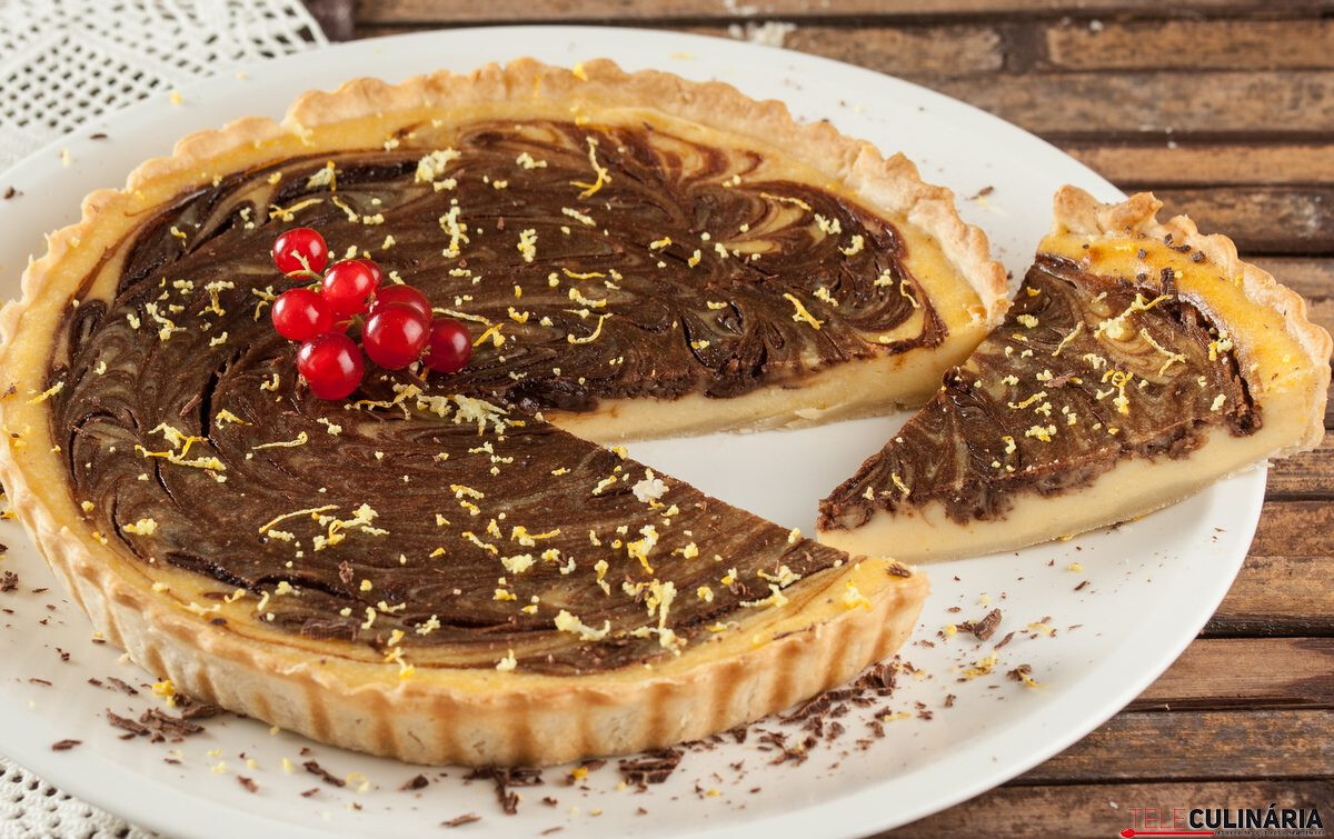 Tarte marmoreada de limão e chocolate
