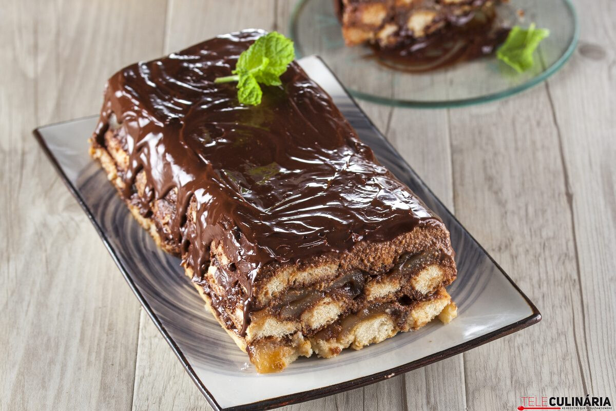 Bolo inglês de chocolate com peras