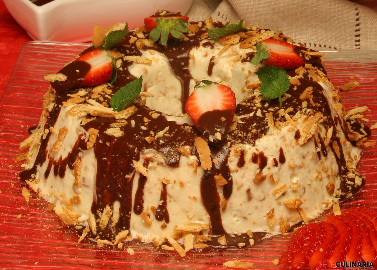 Pudim quente e frio de bolacha e chocolate