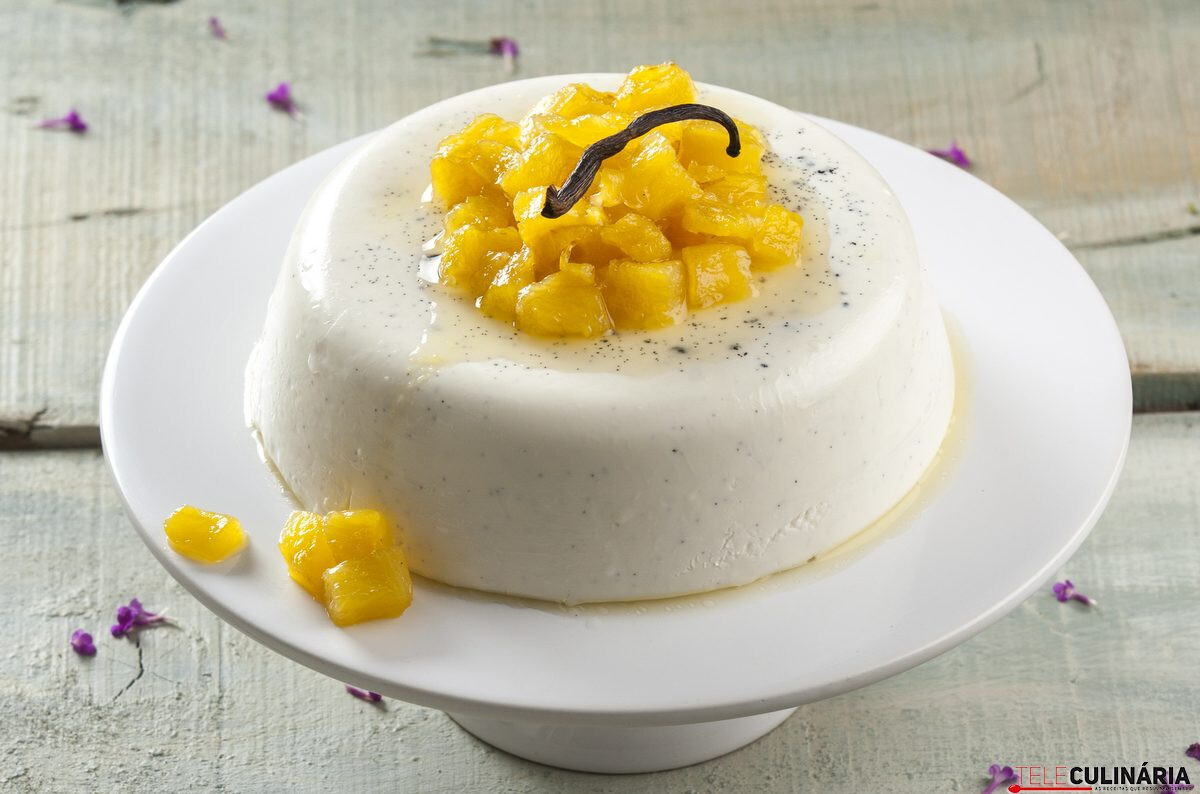 Panacota de baunilha e ananás