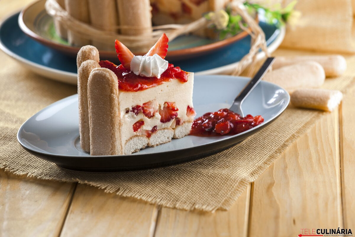 Charlotte de morango (robot de cozinha)