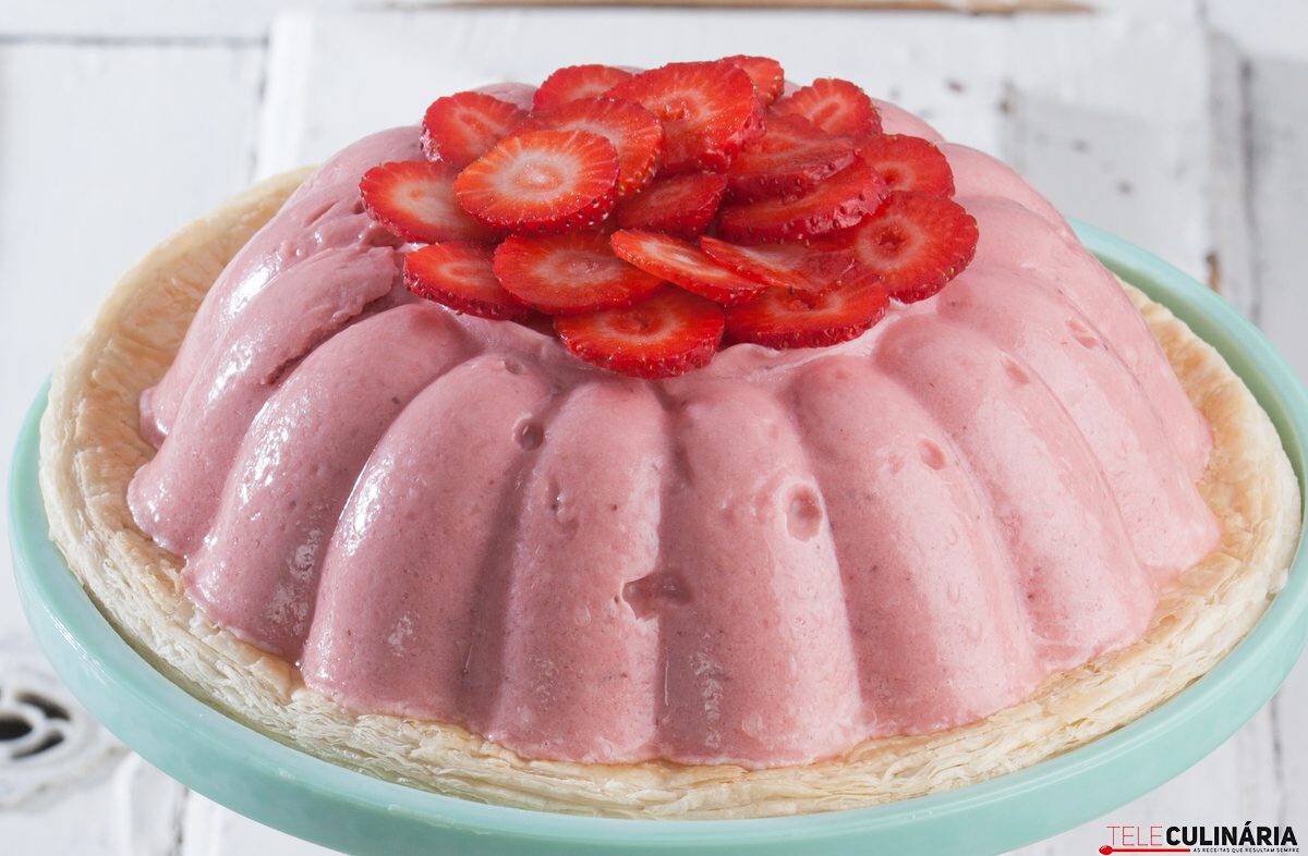 Bavaroise de morango em base de massa folhada