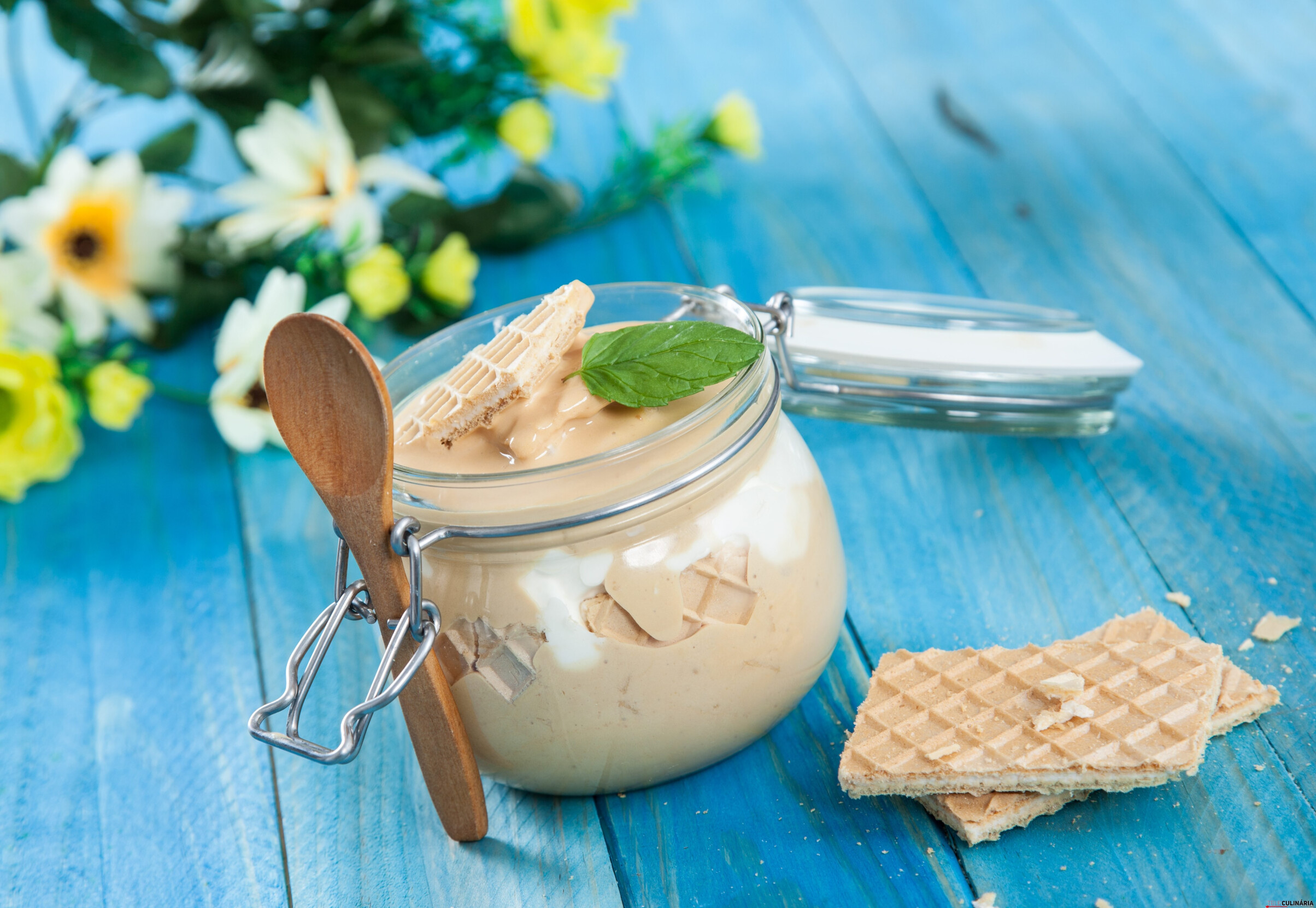 Semifrio de bolachas wafer com creme de baunilha