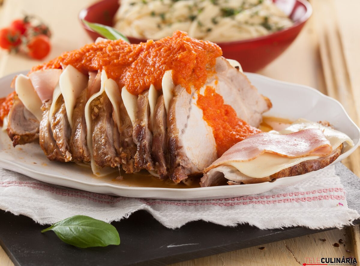 Lombo assado com queijo e bacon