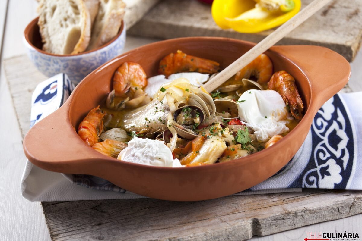 Caldeirada de peixe com ovo