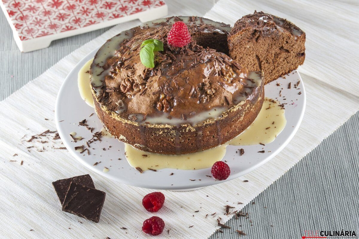 Bolo de nozes com dois chocolates