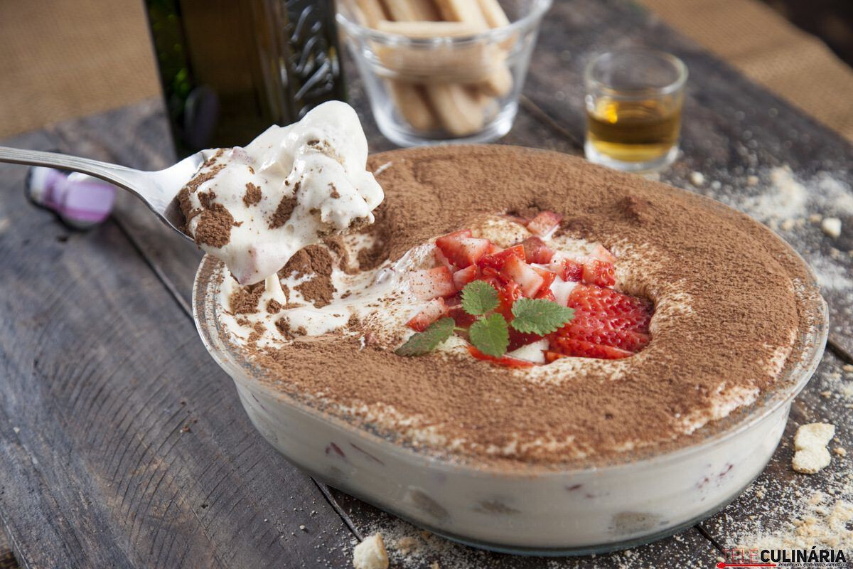 Tiramisu de morangos e uísque