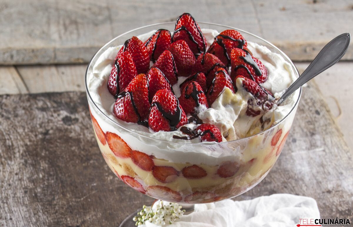 Receita de pavê de morangos