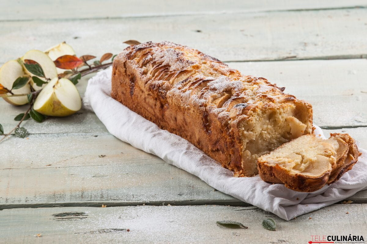 Bolo de maçã em camadas