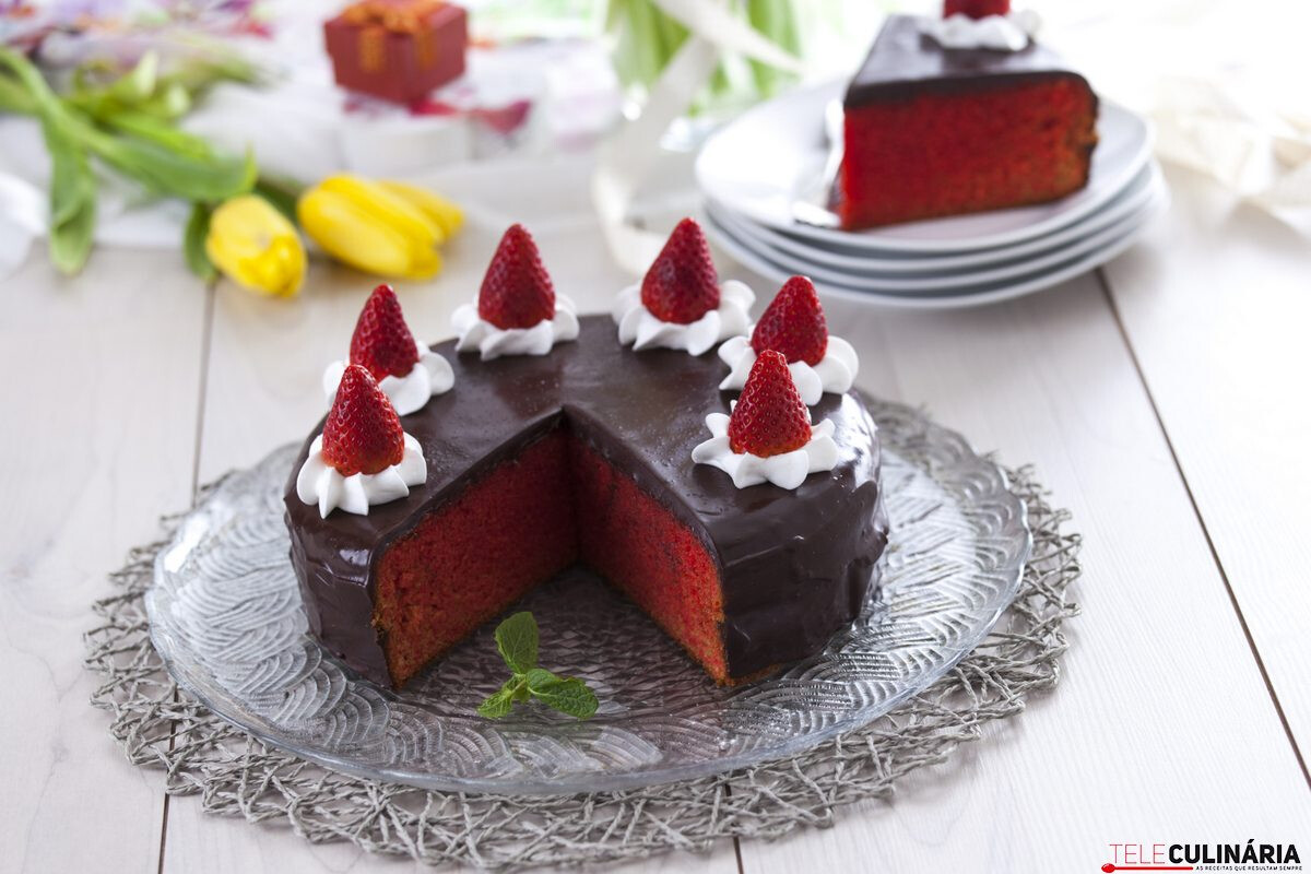 Bolo de morangos e chocolate