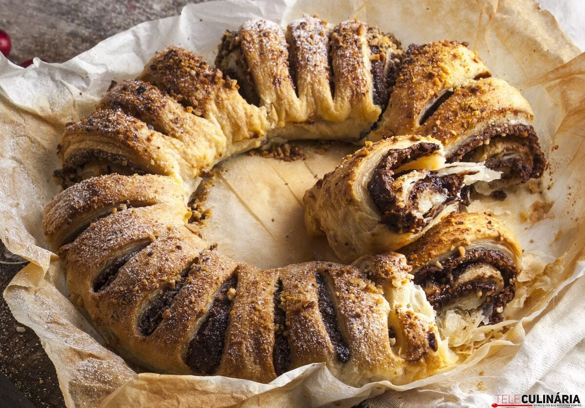 Coroa de chocolate e nozes