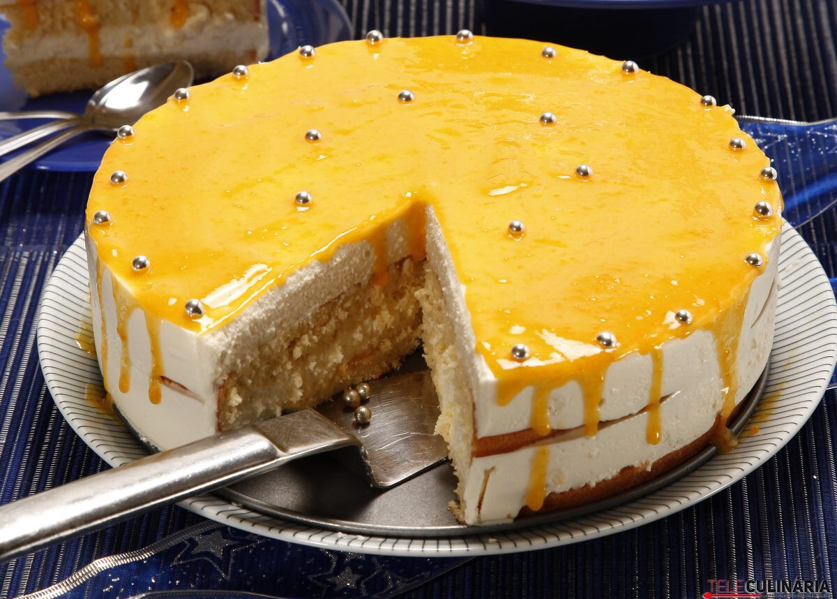 Bolo de baunilha dourado