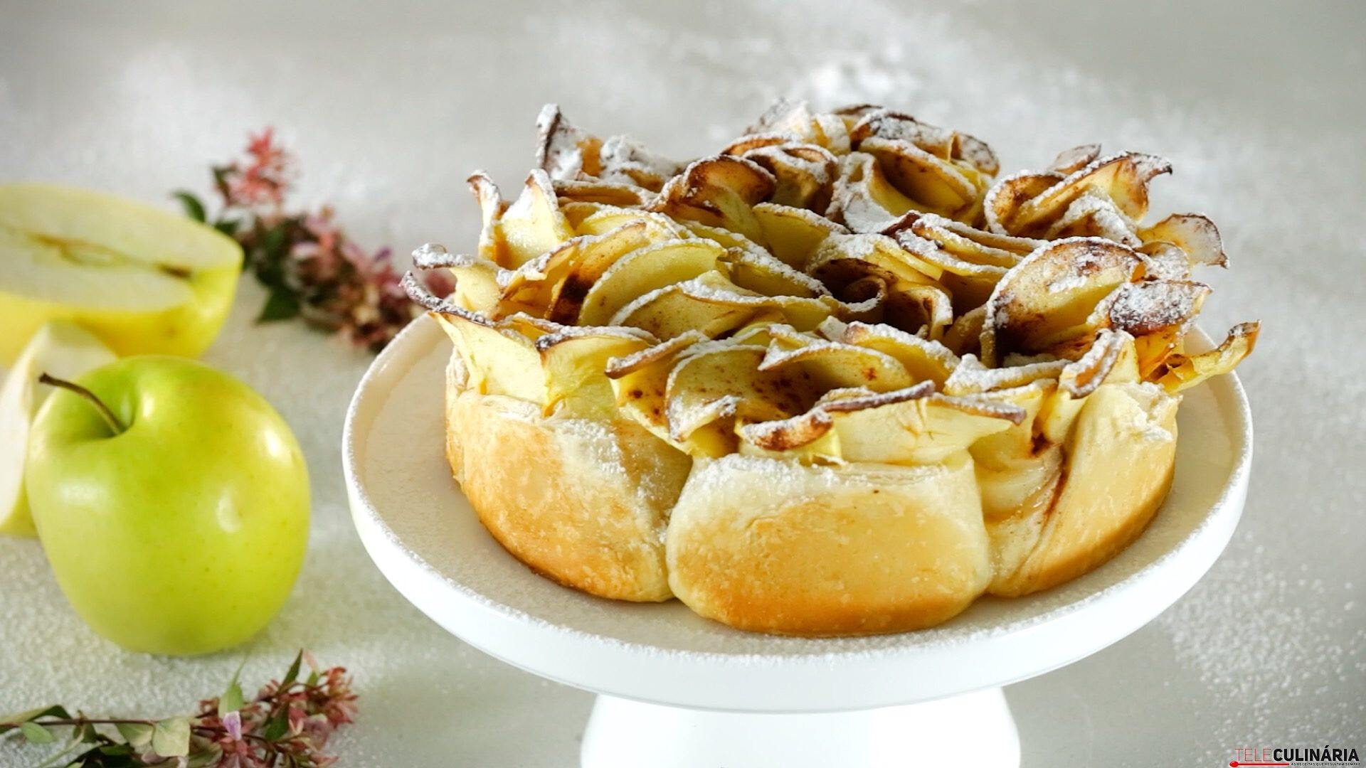 Bolo de rosas de maçã