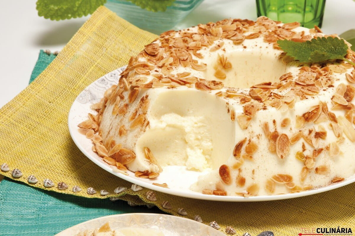 Pudim cremoso de ananás