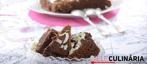 Bolo de chocolate preto e branco