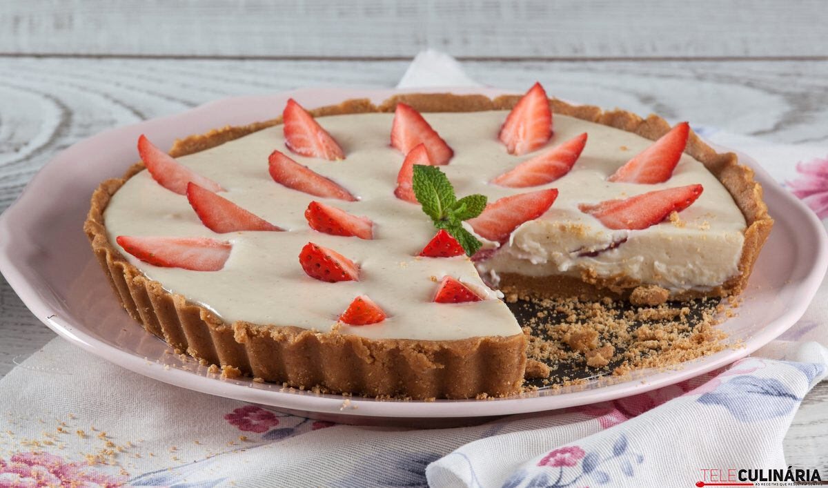 Tarte de chocolate branco com morangos