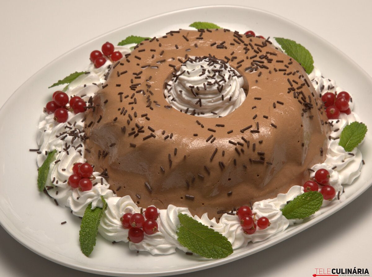 Flan de chocolate com chantilly