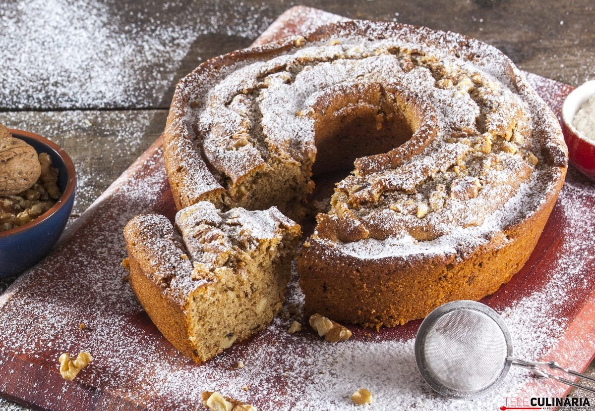 Bolo de café com nozes